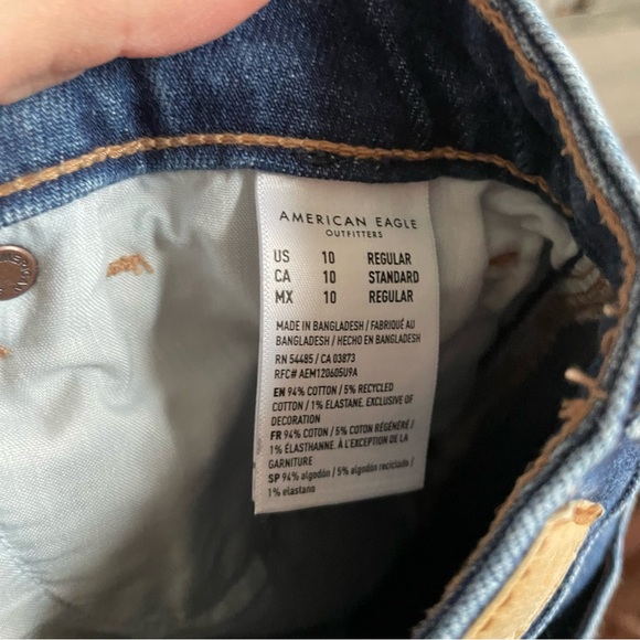 American Eagle Mom Jeans Classic Blue Size 10R - Picture 7 of 7